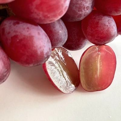 Queen Rouge Grapes